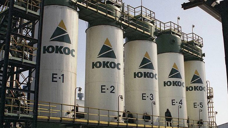 Οι μέτοχοι της πετρελαϊκής εταιρείας Yukos κατάσχεσαν τα περιουσιακά στοιχεία των εταιρειών Stolichnaya και Moskovskaya