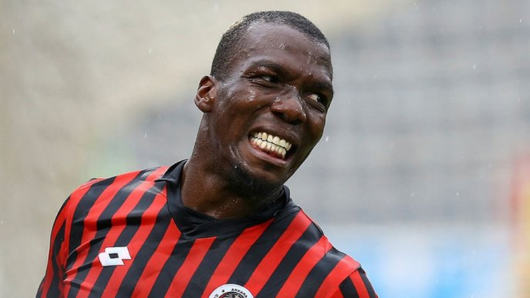 Yπέγραψε στη Σοσό ο Πογκμπά