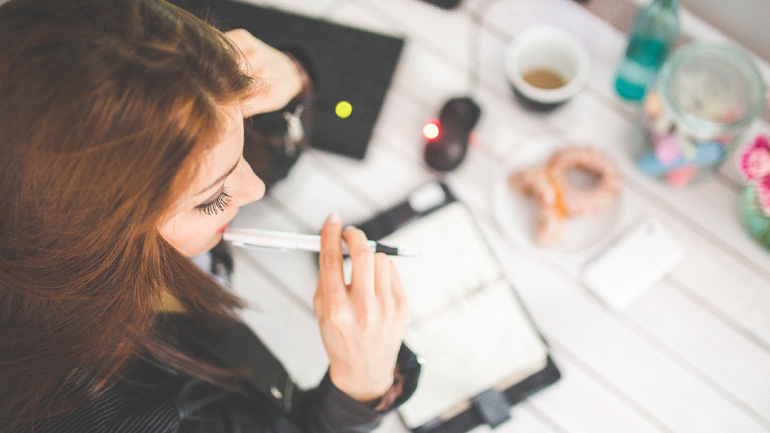 Έρευνα: Πόσο έπληξε η πανδημία την εργαζόμενη γυναίκα