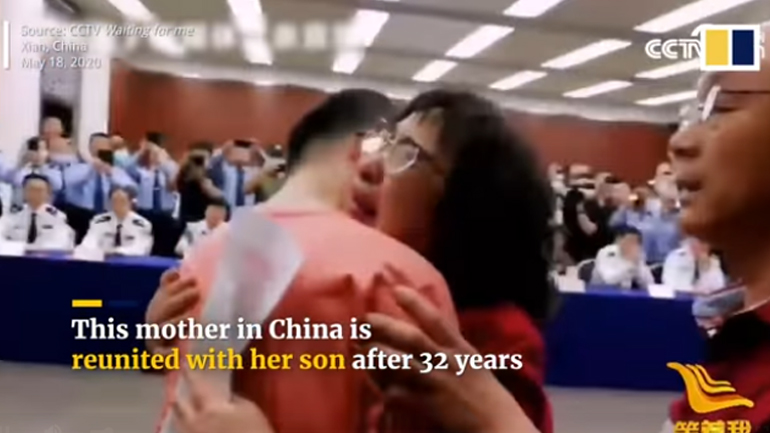 Συγκλονιστικές εικόνες: Βρήκαν το γιο τους που είχε απαχθεί πριν από 32 χρόνια