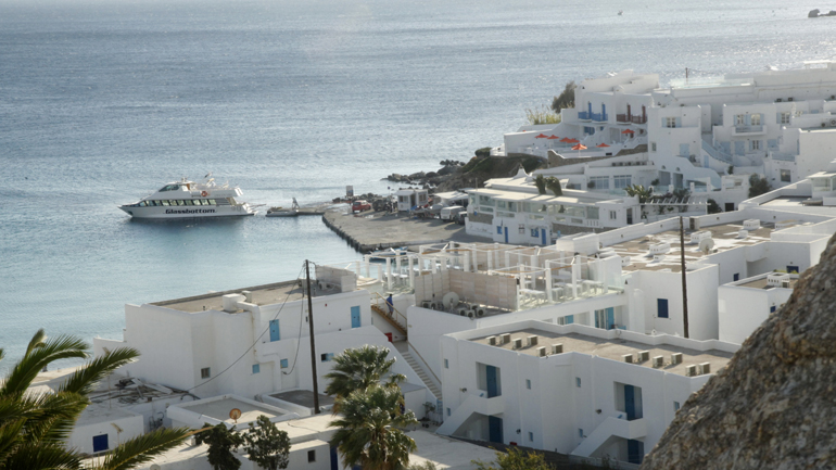 Daily Mail: «Ελπίδα για διακοπές στην Ελλάδα χωρίς καραντίνα»