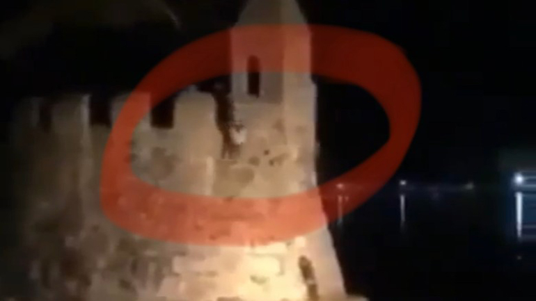 Νεαρός έκανε βουτιά από τον πύργο της Ναυπάκτου για ένα στοίχημα