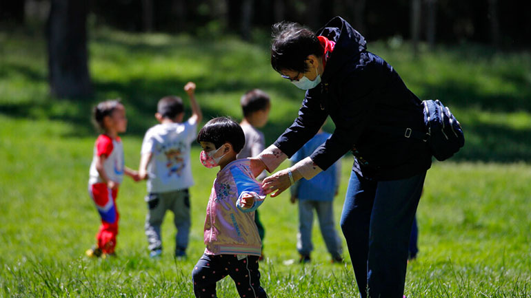 Επιστροφή στα σχολεία με προφυλάξεις για τους μαθητές της Νότιας Κορέας
