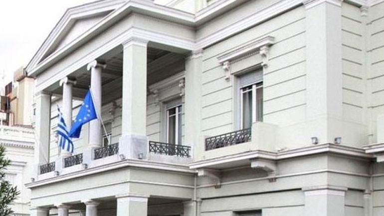 Υπουργείο Εξωτερικών: Καταδικάζουμε κάθε ενέργεια προσβολής εθνικού συμβόλου