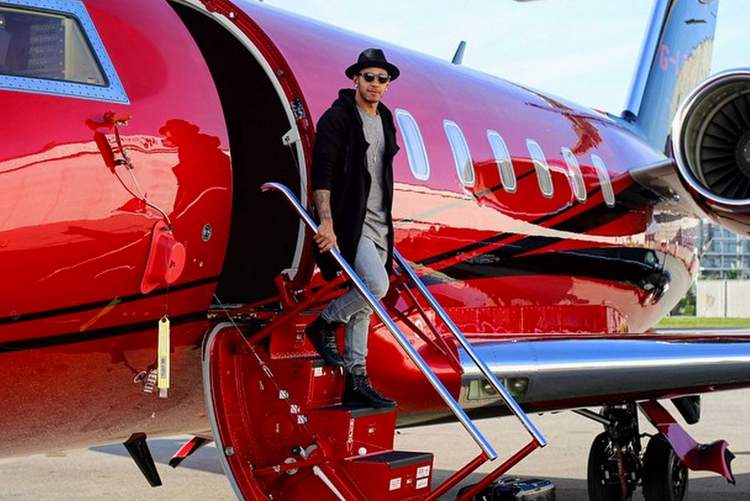 Διαθέτει δικό του αεροσκάφος 