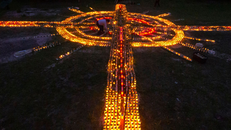 Γερμανία: Χιλιάδες κεράκια για τους νεκρούς του κορωνοϊού