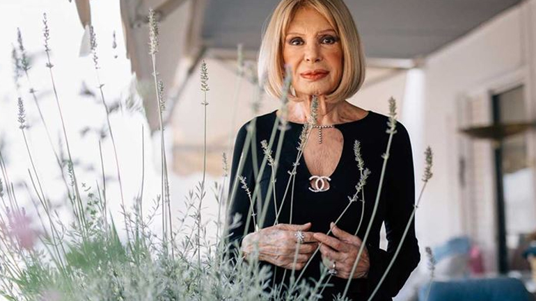 Ρίκα Διαλυνά: «Ο πατέρας μου έμαθε ότι ήταν πεθαμένος και πήγε να δει τον τάφο του»