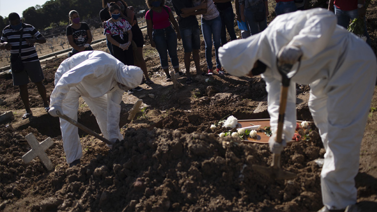 Covid-19: 888 νέοι θάνατοι στη Βραζιλία