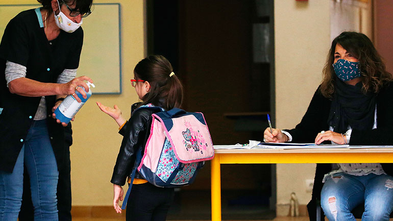 Τσιόδρας: Γιατί τα παιδιά κινδυνεύουν λιγότερο από τον κορωνοϊό