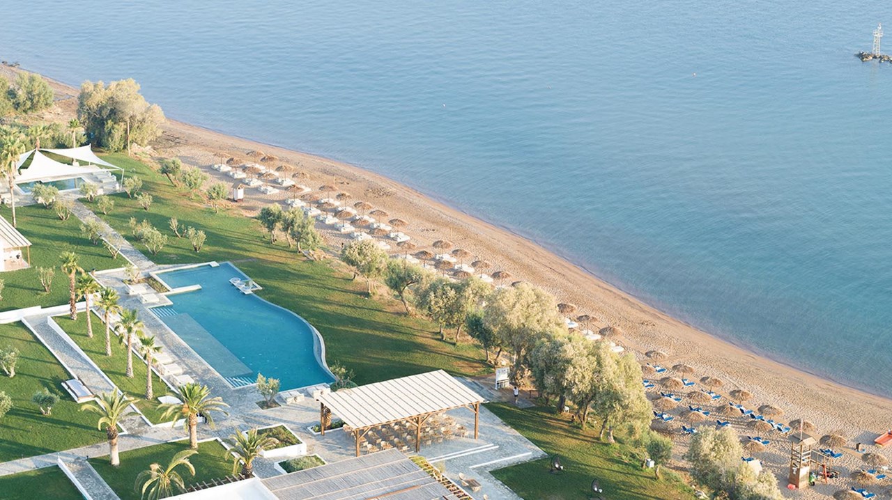 Η παραλία Λακκόπετρα στην Αχαϊα