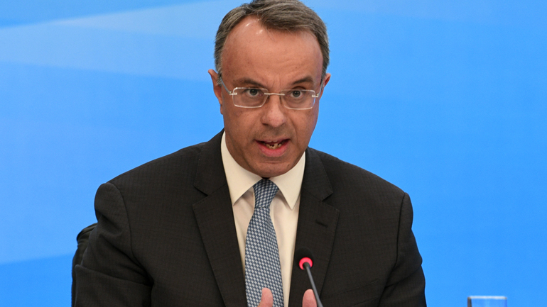 Σταϊκούρας: Καμία σκέψη για μείωση μισθών και συντάξεων στο Δημόσιο