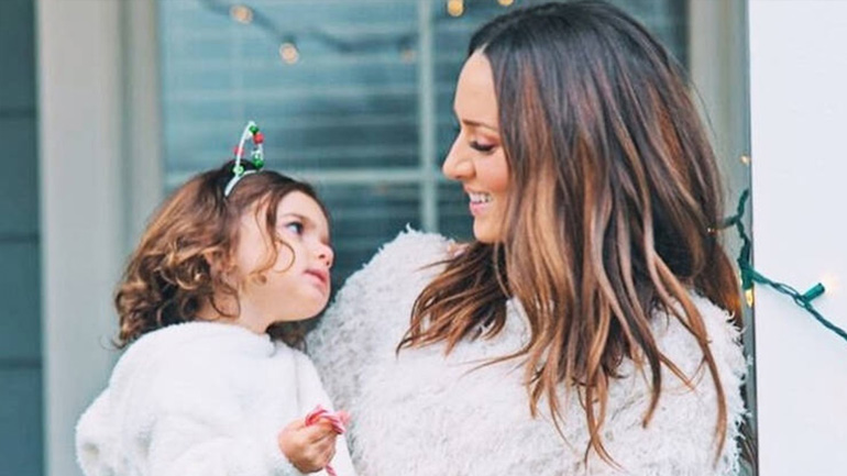 Καλομοίρα: O ξέφρενος χορός με την κόρη της στο Tik Tok