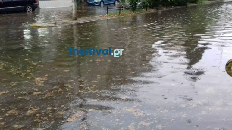 Δραματική διάσωση 21χρονου που παρασύρθηκε από χείμαρρο στο Καβαλάρι Θεσσαλονίκης