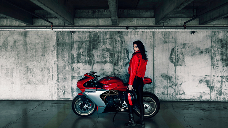 MV Agusta Superveloce 800: Νέοι χρωματισμοί με τη βοήθεια του.. κοινού 