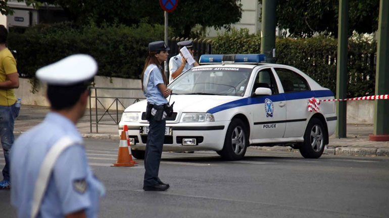 Εμπρηστική επίθεση τα ξημερώματα σε υπαίθριο χώρο στάθμευσης της Τροχαίας Αττικής