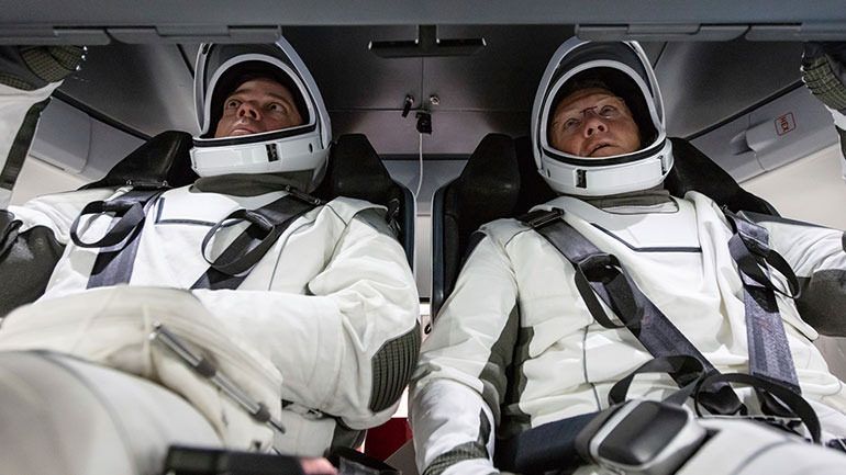 «Πράσινο φως» από τη NASA για την πρώτη επανδρωμένη διαστημική αποστολή από το 2011