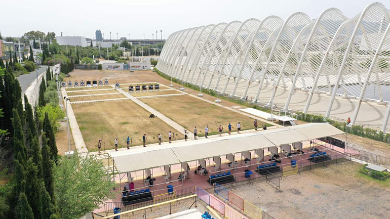 O Λευτέρης Αυγενάκης στην προπόνηση της τοξοβολίας