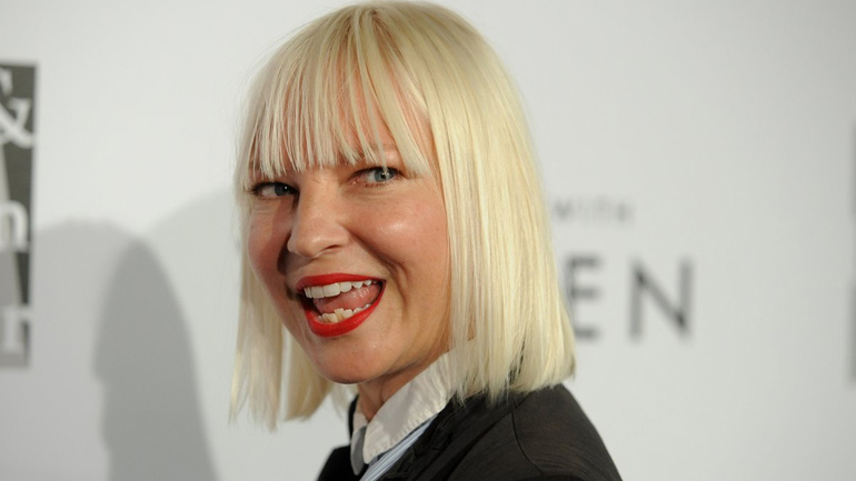 Η Sia επιβεβαίωσε ότι είναι μητέρα δύο αγοριών