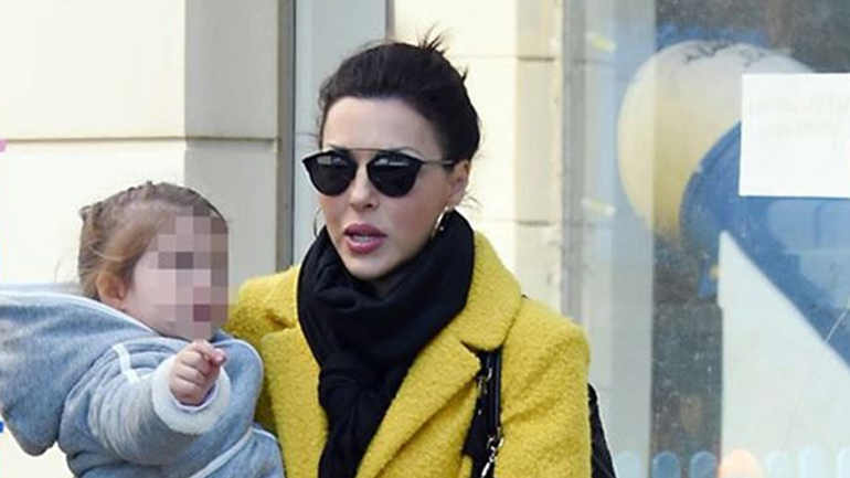 Σίσσυ Φειδά: Βόλτα με την κόρη της στο κέντρο της Αθήνας