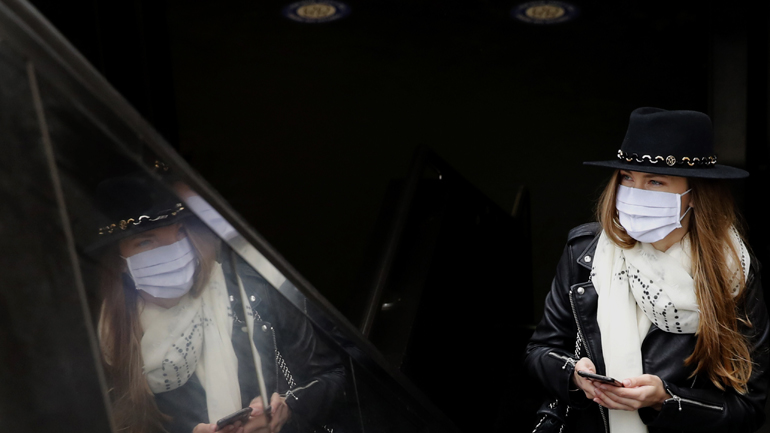 Η  Γαλλία θα επιτρέψει εκ νέου τις θρησκευτικές συναθροίσεις, αλλά με χρήση μάσκας από τους πιστούς