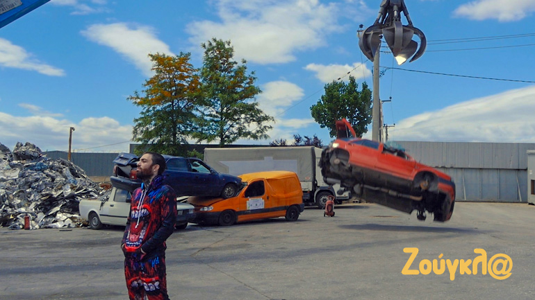 O TUS και πίσω του ένα αυτοκίνητο πέφτει από τον… ουρανό!