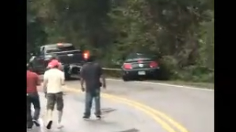 Από το ένα χαντάκι στο άλλο πήγε η Mustang!