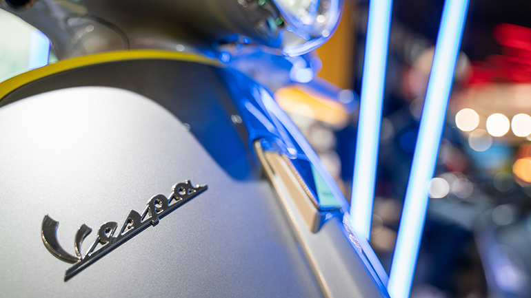 Vespa Elettrica 70km/h: Το ιταλικό ηλεκτροσόκ δυναμώνει