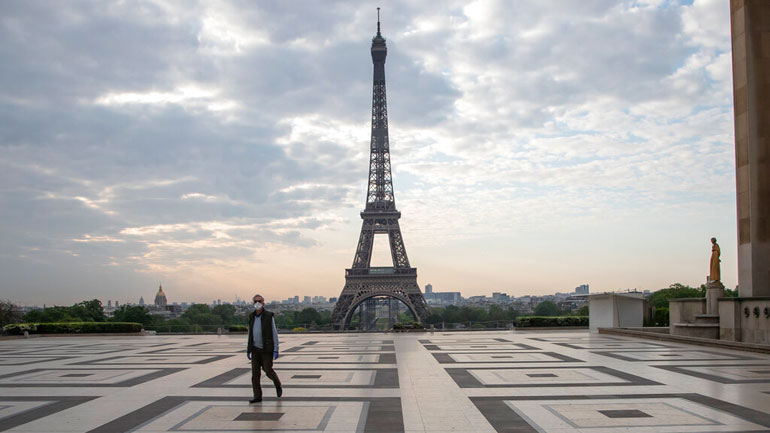 Γαλλία: Η κυβέρνηση συνιστά στους πολίτες να μην ταξιδέψουν φέτος το καλοκαίρι στο εξωτερικό