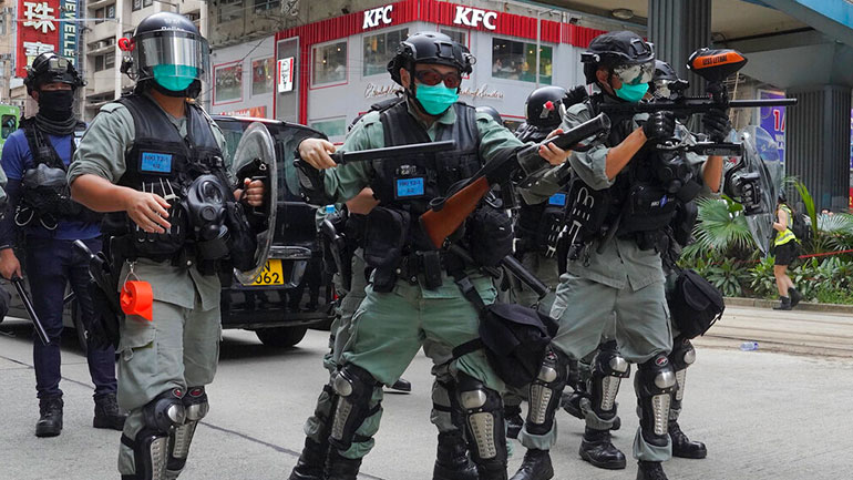 Χονγκ Κονγκ: Η αστυνομία εκτόξευσε δακρυγόνα για να διαλύσει αντικυβερνητικούς διαδηλωτές