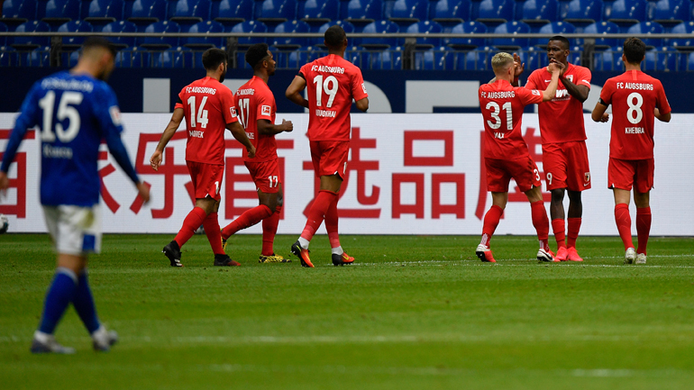 «Διπλό» της Άουγκσμπουργκ στο Γκελζενκίρχεν, 3-0 τη Σάλκε