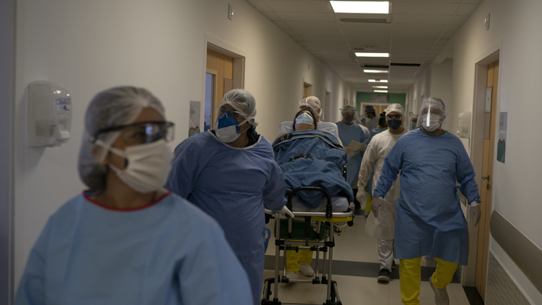 Covid-19: 653 νέοι θάνατοι και 5.813 νέα κρούσματα στη Βραζιλία