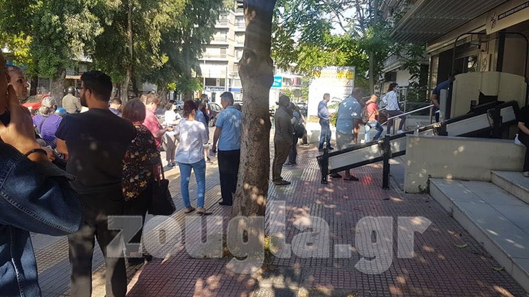 Μεγάλες ουρές στη ΔΕΗ στη Νέα Ιωνία