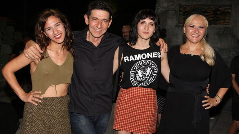 Γεράσιμος Σκιαδαρέσης: Η topless φωτογραφία που δημοσίευσε η κόρη του