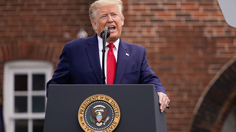 Επίθεση Τραμπ σε ΜΜΕ που τον επέκριναν επειδή έπαιξε γκολφ εν μέσω της πανδημίας