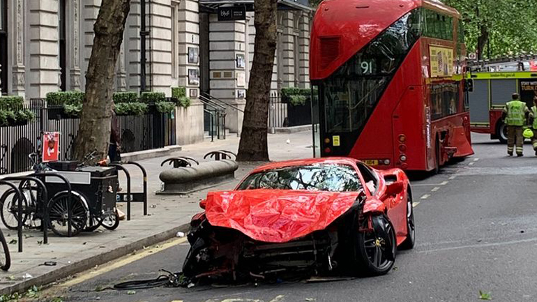 Πάει για παλιοσίδερα αυτή η Ferrari 488 GTB