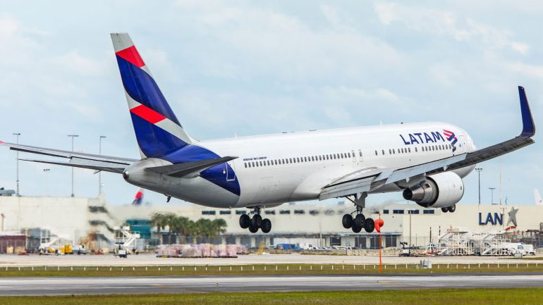 Σενάρια χρεοκοπίας και για τη μεγαλύτερη αεροπορική εταιρεία της Λατινικής Αμερικής