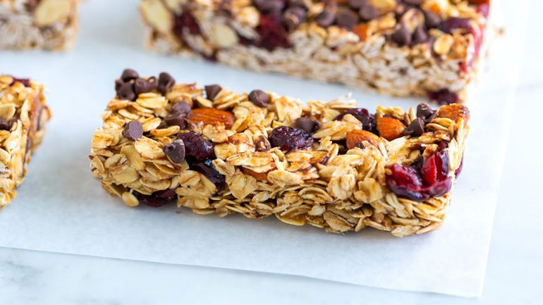 Μπάρες δημητριακών με βρόμη και κανέλα