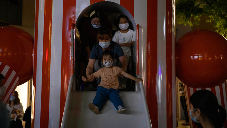 «Η χρήση μάσκας είναι επικίνδυνη για τα παιδιά κάτω των 2 ετών»