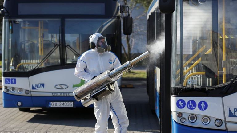 Άνοιξαν τα σχολεία στην Πολωνία – Οι νεκροί ξεπέρασαν τους 1.000