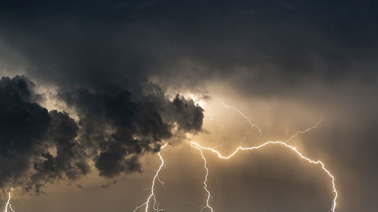 Ο «ZEUS» του meteo κατέγραψε τον φονικό κεραυνό στη Σκόπελο – Οδηγίες προστασίας