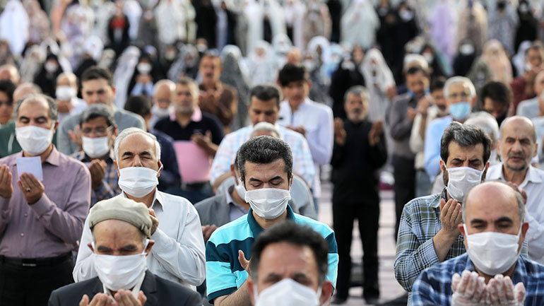 Τα εστιατόρια ανοίγουν εκ νέου στο Ιράν, όπου οι νεκροί ξεπερνούν τις 7.500