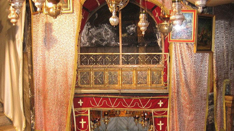 Κορωνοϊός: Άνοιξε για τους πιστούς η Εκκλησία της Γεννήσεως στη Βηθλεέμ