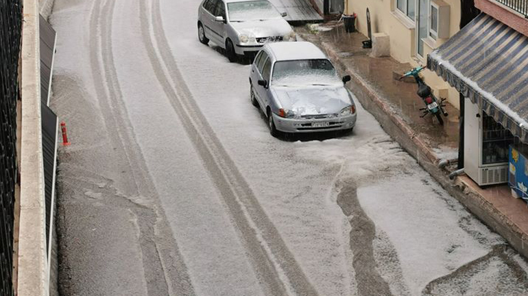Το έστρωσε με χαλάζι στην Κοζάνη – Ποτάμια οι δρόμοι στην Πρέβεζα