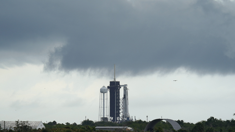 ΗΠΑ: Αναβλήθηκε λόγω καιρικών συνθηκών η πρώτη επανδρωμένη πτήση της SpaceX