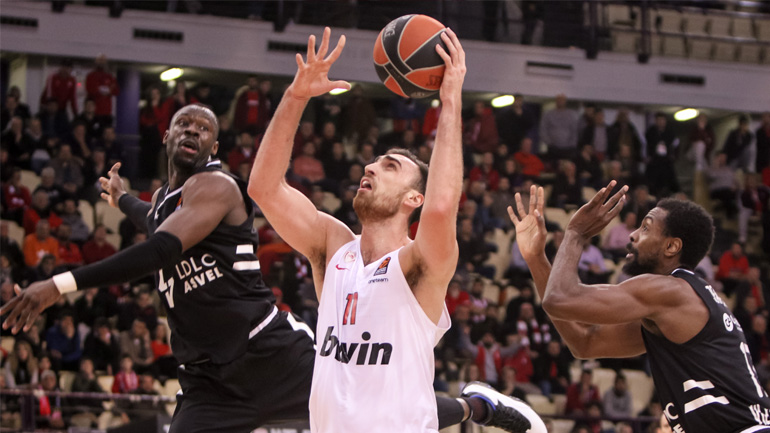 Μιλουτίνοφ: «Δεν σκέφτομαι από τώρα την επόμενη σεζόν»