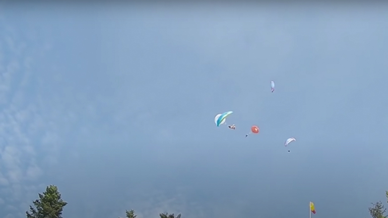 Σύγκρουση μεταξύ δύο ανεμόπτερων