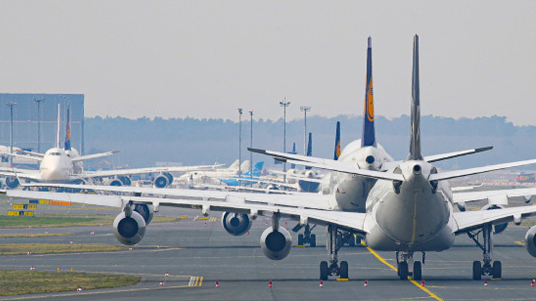 Ο τομέας των αερομεταφορών υφίσταται βαρύ πλήγμα από την πανδημία