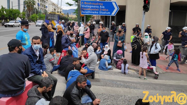 Καθιστική διαμαρτυρία μεταναστών στα γραφεία της Ευρωπαϊκής Ένωσης