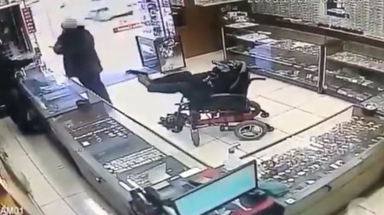 Βραζιλία: Ληστής κρατούσε όπλο με τα πόδια