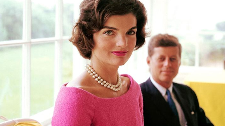 Στη δημοσιότητα η skincare routine της Jackie Kennedy από το 1963
